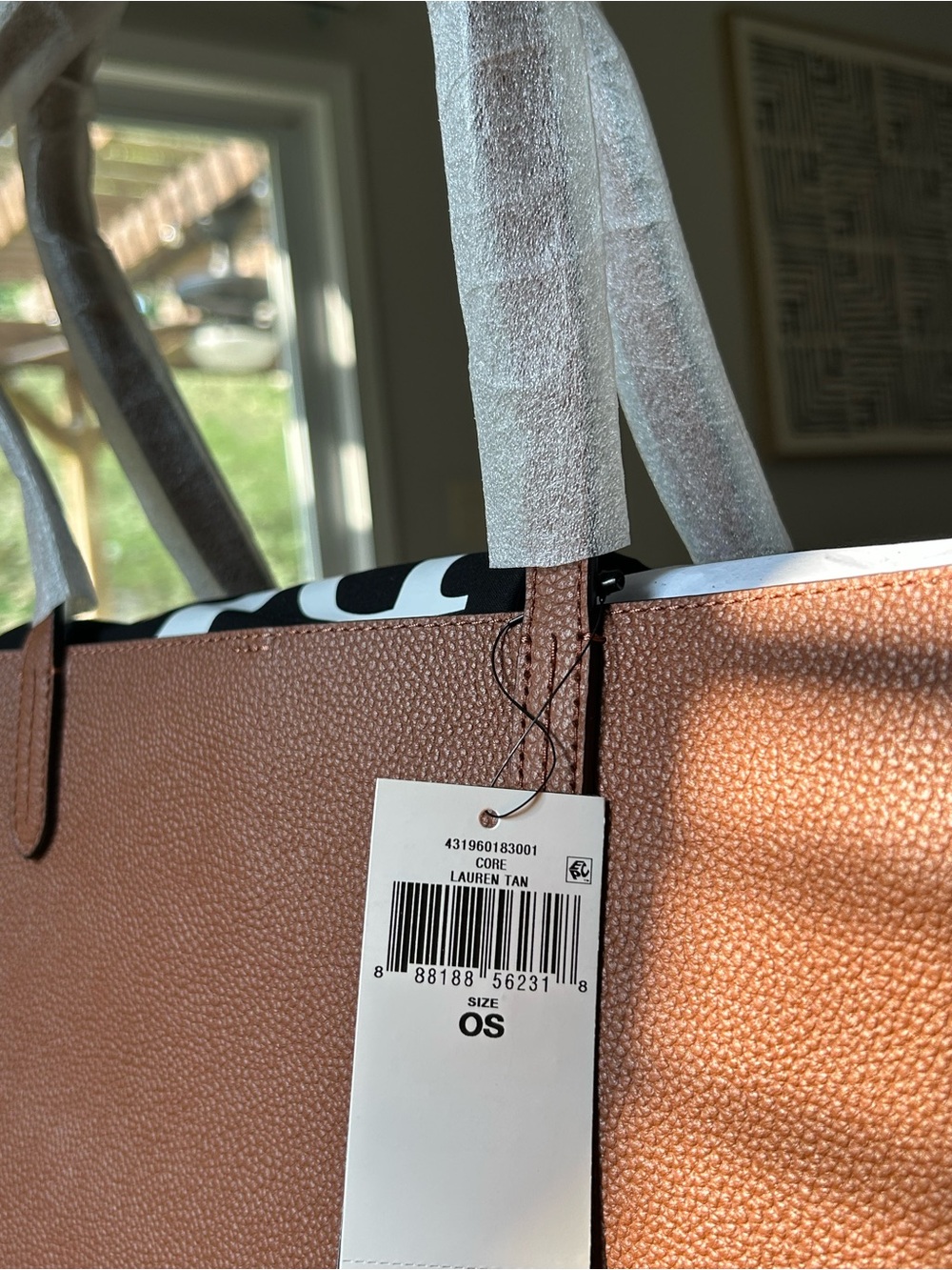 Pebbled Leather Large Cameryn Tote Bag - Picture 3 of 3